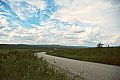 Die Straße zu den Biedjovággi gruver windet sich durch die einsame Finnmarksvidda